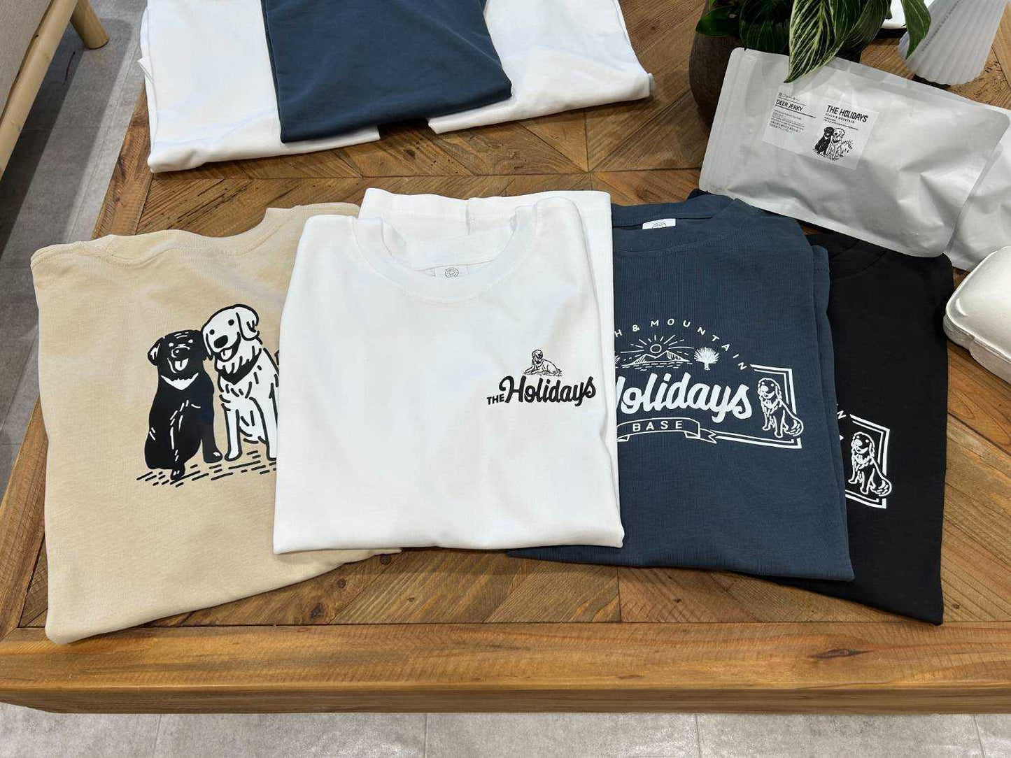 【良質!着心地◎】THE HOLIDAYSオリジナルTshirt(organic cotton100%)寝そべるワンコ